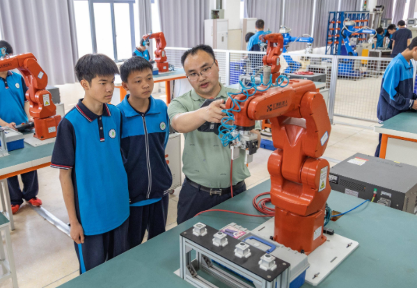 承担工业园区技术人才培育构建基于大模型的产教供需对接渠道