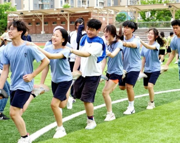 沁润每个心灵以学生为本打造高效讲堂师生结对定制学科成长方案