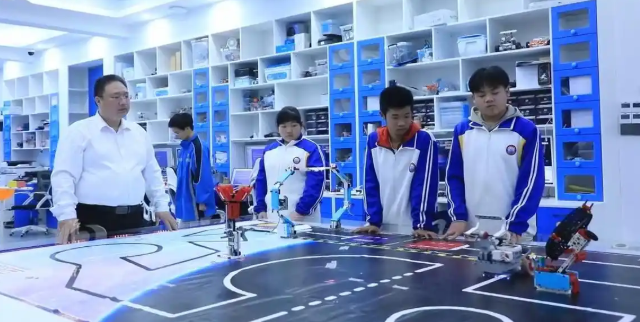 融入日常一场关于人工智能的启蒙教育已经走进中小校园课堂